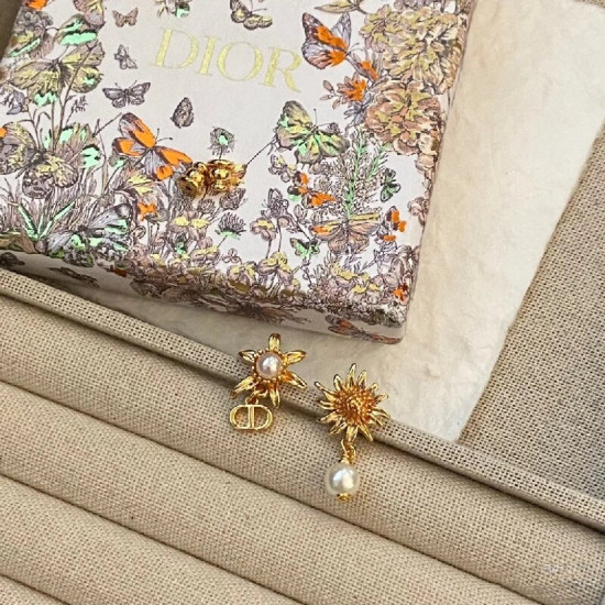 Dior Sunflower Pearl Earrings for woman