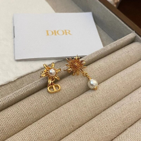 Dior Sunflower Pearl Earrings for woman